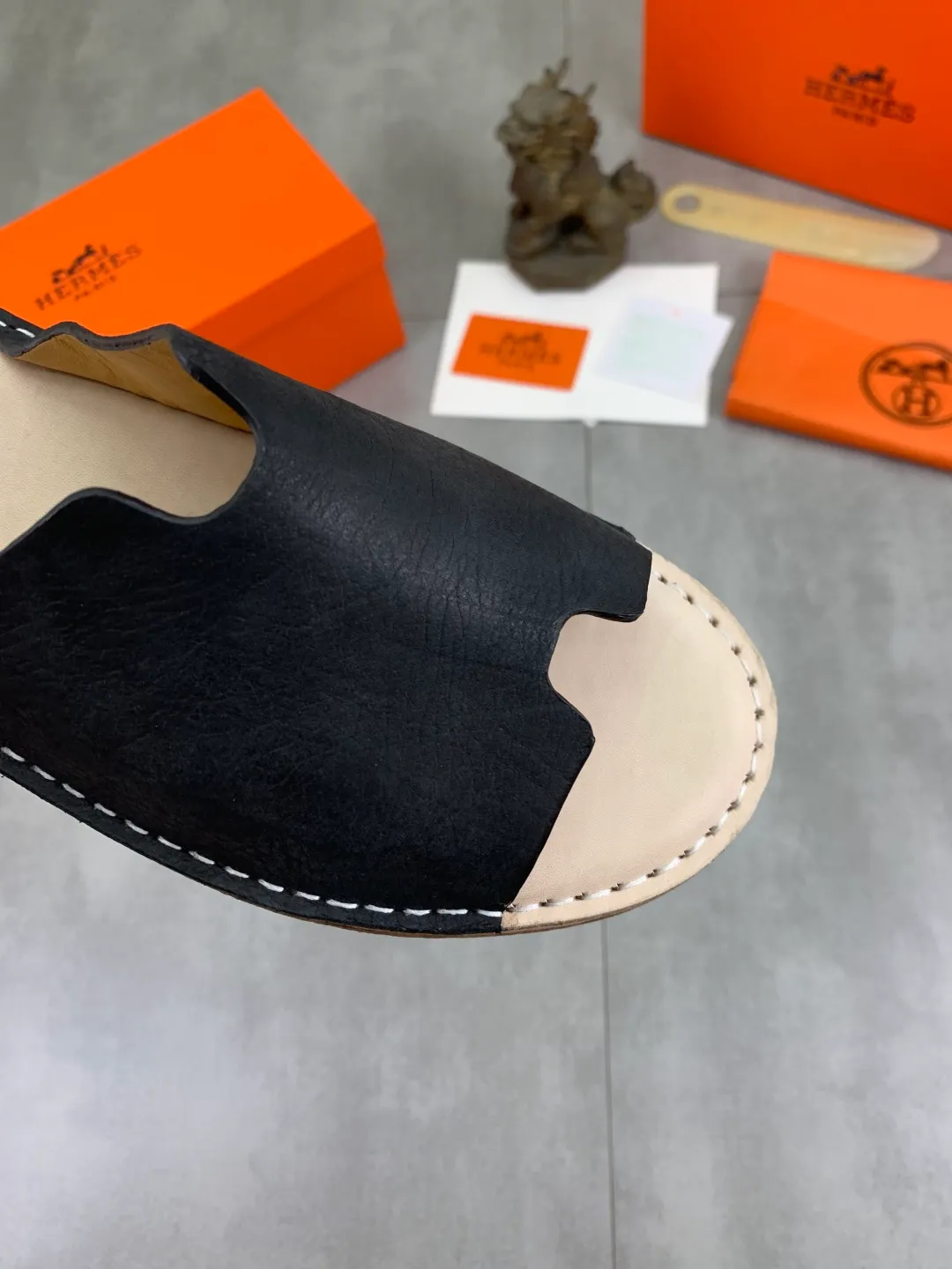 Men's men's shoes 💰P360 new model (genuine leather outsole series) new colors are coming simultaneously on the official website [HERMES] Hermès series: original development, original anatomy display, exclusive outsole [Material] Sole: original genuine leather sole with cow essence film 🌸. Fabric Original calfskin Lining: Imported cowhide, delicate and soft Code number: 38-44
